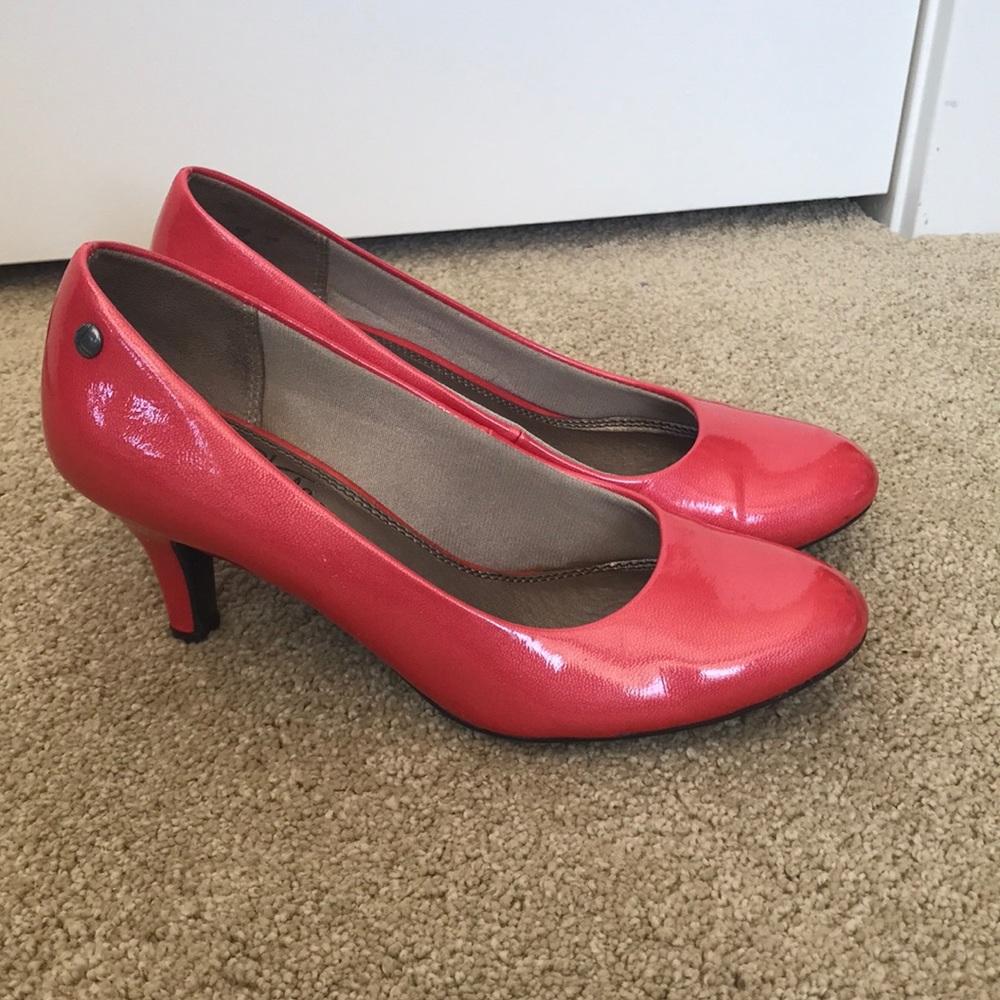 Life stride coral pumps size 6